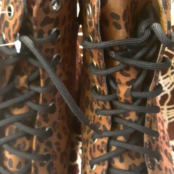 🆕️LAST SIZE 9🖤NWT LEOPARD PRINT HIKING BOOT🖤 - Picture 9 of 15